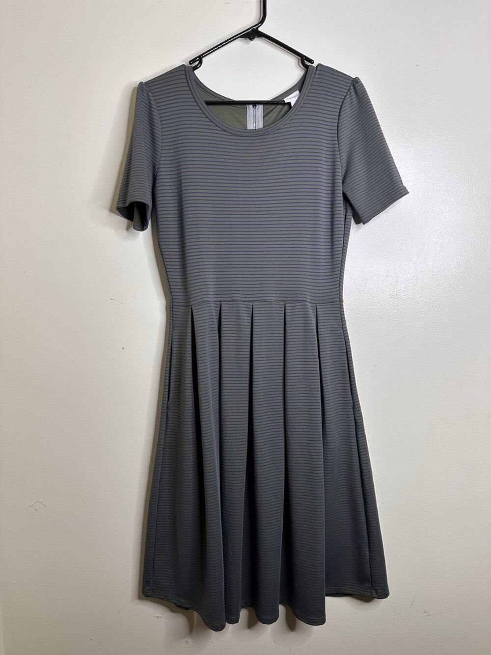 Lularoe Medium Amelia Dress Pleated Gray Blue Micro Stripe Stretchy Zip Back